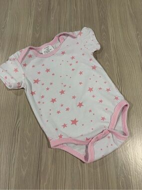 7/$20 Short Sleeve White and Pink One-Piece Short Sleeve Bodysuit with Stars